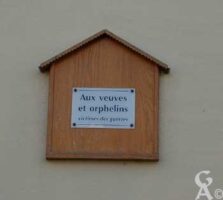 Plaque Commémorative des Veuves et Orphelins