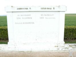 Monument aux morts cimetière militaire Français