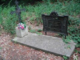 Honneur  - Patrie Souvenir Français Marie Etienne MAXIMIN Né le 21 mai 1790 à Goux-Montaigu Tarn et Garonne Sous Lieutenant au 50e Régiment d’Infanterie de Ligne MORT POUR LA FRANCE le 28 juin 1815 tué au cours d’un combat entre la division Vendamme et les Prussiens A nous le souvenir – A eux l’immortalité Société Nationale du Souvenir Français
