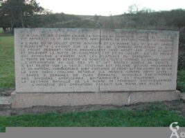 stèle 2 (à droite du monument)