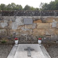 Pierre tombale et plaque famille Mulette Housset - nharant