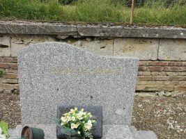 monument avec stèle gravée Lobry Flament - npryjmak
