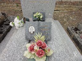 monument avec stèle gravée Lobry Flament - npryjmak
