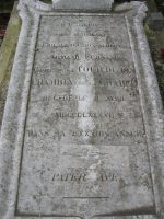 sépulture famille de la Tour du pin, plaque avec epitaphe posée à droite- mnivelet