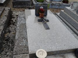 Monument avec plaque photos du couple LEDUCE DUMOTIER - Natty