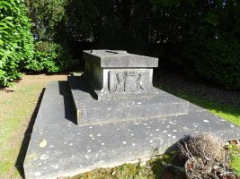 tombe non identififée