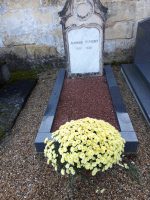 tombe individuelle avec entourage pierre et stèle gravée - nharant