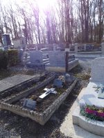 tombe entourage bordurette et croix avec plaque -natty