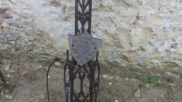 plaque métal sur croix métal - natty