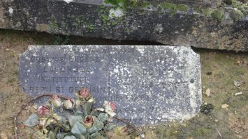 pierre gravée sur la tombe - natty
