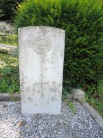 stèle d'un pilote officier de la Royale Air Force tué en 1942 - CPlaquet Niay