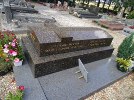 inscriptions sur le côté du monument - natty