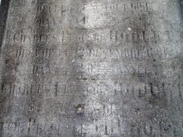 détail de l'inscription sur la stèle - natty
