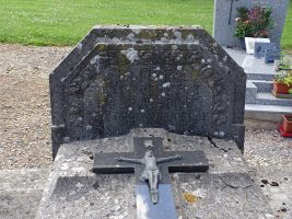 stèle gravée du monument - natty
