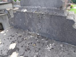 détail de la pierre tombale - natty