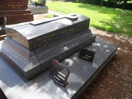 inscription sur le côté du monument - natty