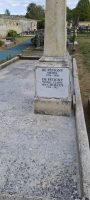 plaque gravée sur le côté de la stèle famille de Pétigny - nharant