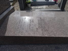détail des gravures sur le monument - natty