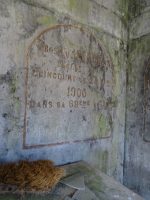 plaque gravée dans la chapelle Villain Drecq - natty