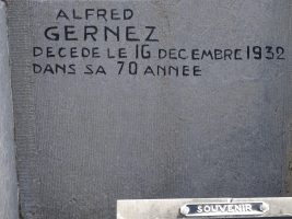 plaque latérale gravée du monument - natty
