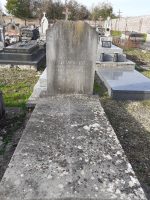 pierre tombale grise avec stèle gravée - M.A.Schioppa