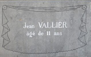 plaque à la mémoire de l'enfant décédé dans la catastrophe du 9 mars 1913 - Natty