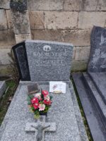 monument gris moucheté avec stèle comportant une barre motifs à gauche une photo de couple et l'identification - O.Dufour