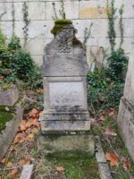 stèle ancienne sommet ouvragé - O.Dufour