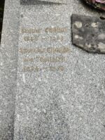 inscriptions sur la pierre tombale du monument - O.Dufour