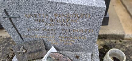 stèle du monument avec identification des défunts - nharant