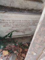 plaque d'identification dans la chapelle familiale - O.Dufour