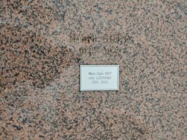 détail de l'inscription sur la plaque et sur la pierre tombale - O.Dufour