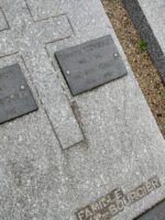 détail de la plaque - o.Dufour