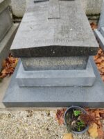 identification de la défunte sur la pierre tombale -O.Dufour