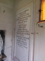 plaque d'identification dans la chapelle familiale - O.Dufour