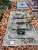 simple caveau avec plaque d'identification et plaque Anciens Combattants - O.Dufour