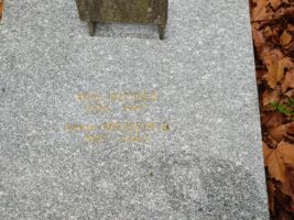 détail de l'inscription sur la pierre tombale - O.Dufour