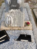 détail de la plaque avec le prenom de l'enfant et sa photo à gauche - O.Dufour