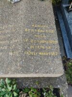 Détail de l'inscription sur la pierre tombale - O.Dufour