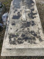 pierre tombale avec croix mort pour la France  - O.Dufour