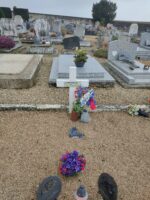 carré militaire, petite croix blanche et médaillon du Souvenir Français,  - O.Dufour