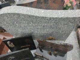 détail de l'identification sur la stèle - O.Dufour