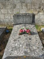 monument en pierre avec stèle gravée - O.Dufour