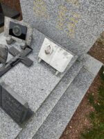 détail des inscriptions sur la stèle et sur les plaques - O.Dufour