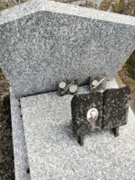 stèle du monument et plaque avec photo- o.D