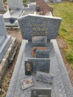 monument gris moucheté avec stèle gravée en lettres dorées - O.Dufour