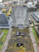 tombe entourage pierre avec stèle gravée - O.Dufour