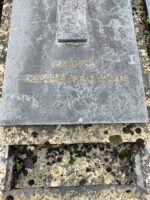 détail de la gravure sur la pierre tombale - O.Dufour