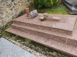 identification sur le côté gauche du monument - O.Dufour