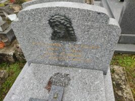 détail de l'identification sur la stèle - O.Dufour